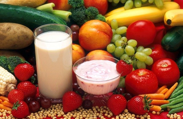 Einfach lecker - Obst, Gemüse und Milch zum Frühstück